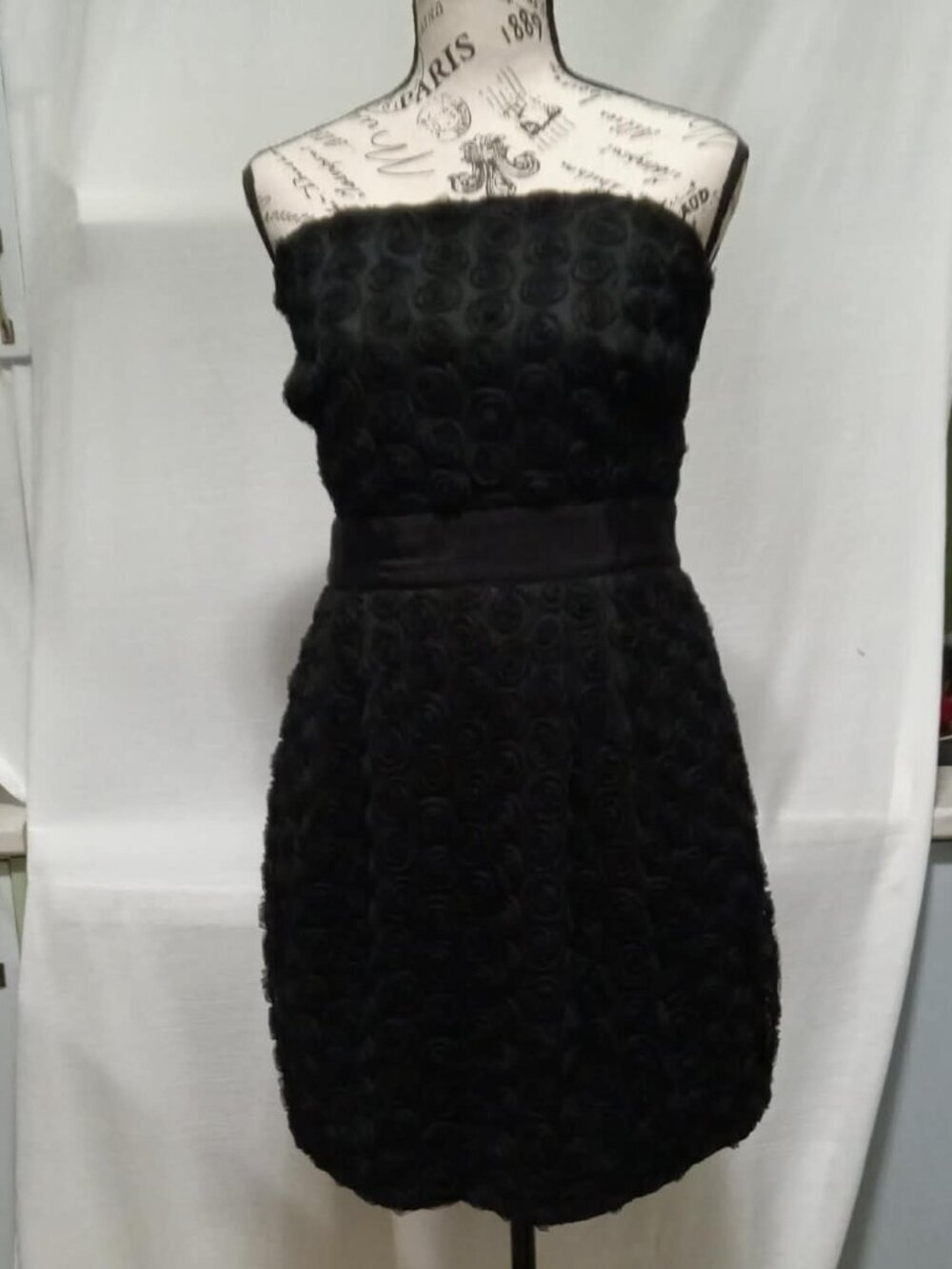 Dynamite vintage evening dress with tulle roses slightly stretch back zipper